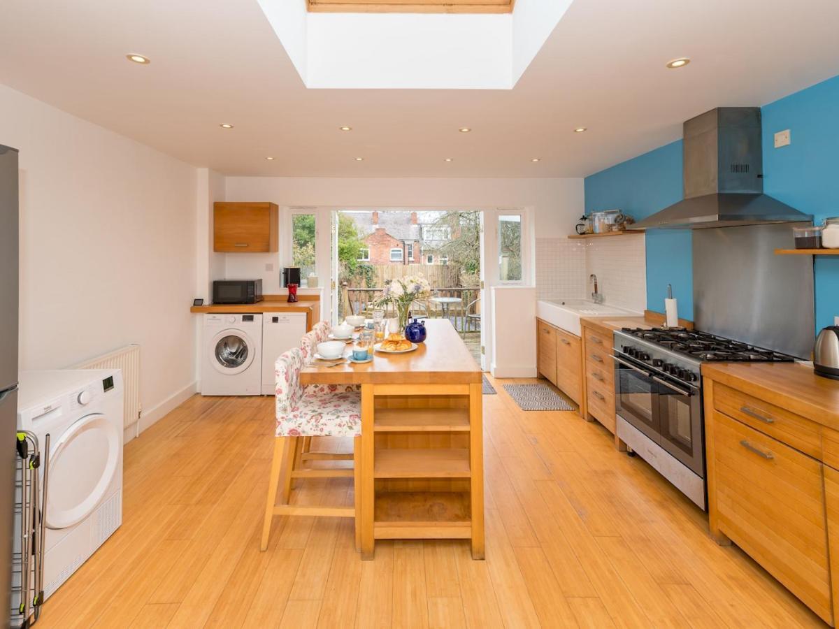 Pass The Keys 3 Storey Townhouse 슈루즈버리 외부 사진