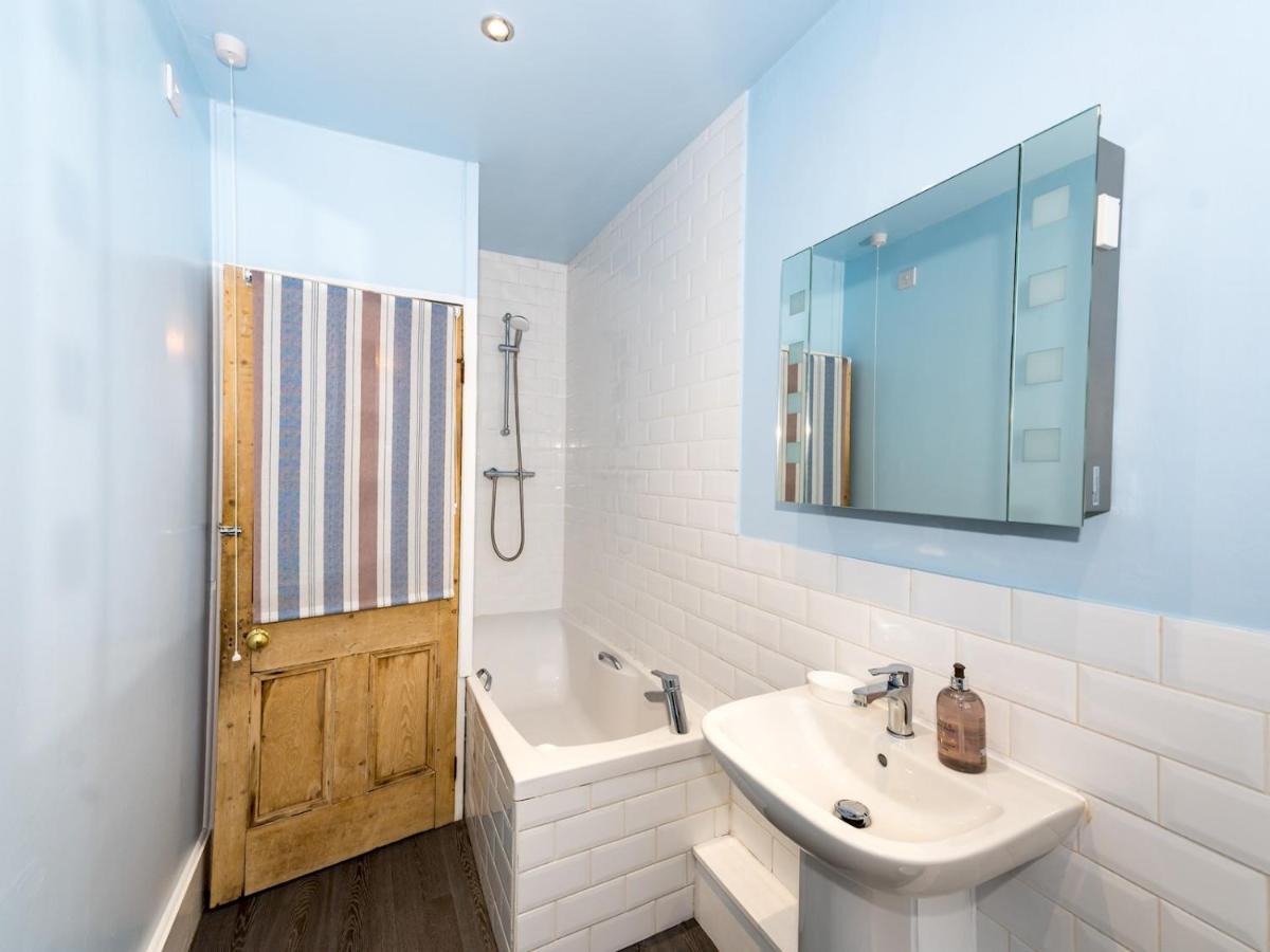 Pass The Keys 3 Storey Townhouse 슈루즈버리 외부 사진