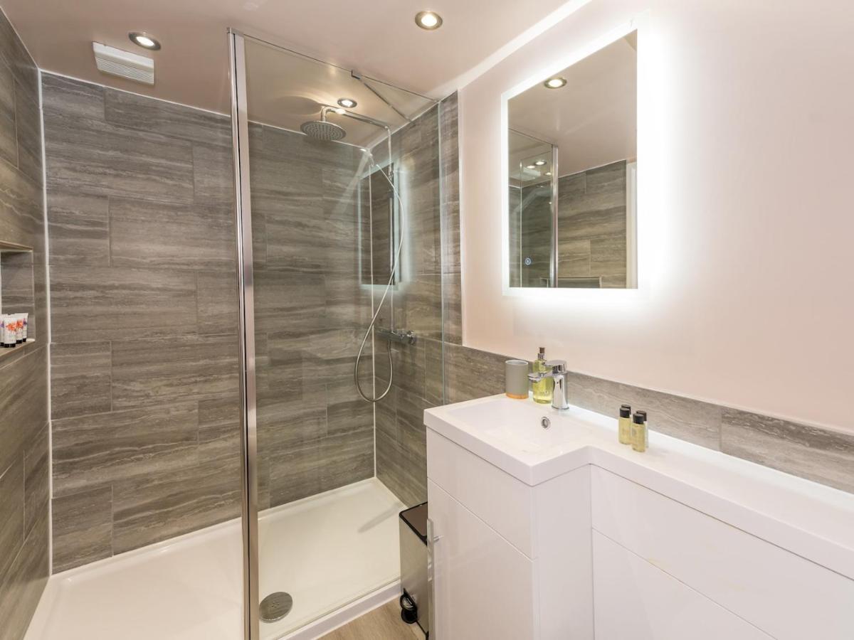 Pass The Keys 3 Storey Townhouse 슈루즈버리 외부 사진