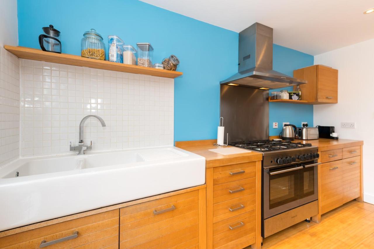 Pass The Keys 3 Storey Townhouse 슈루즈버리 외부 사진